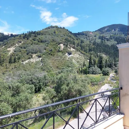 Agios Gordis Nest شقة